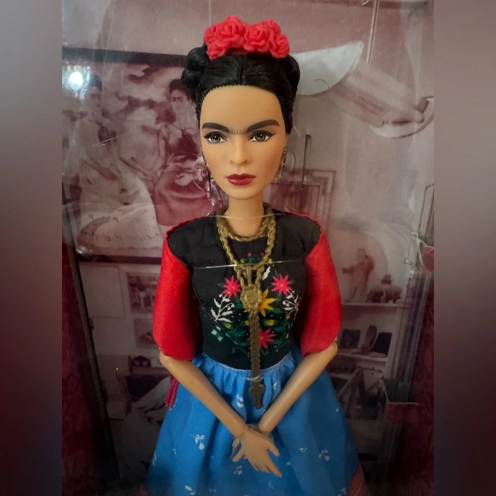 New Mattel Barbie Frida Khalo Inspiring Women Series Barbie 2017 Mint Condition - Picture 6 of 6
